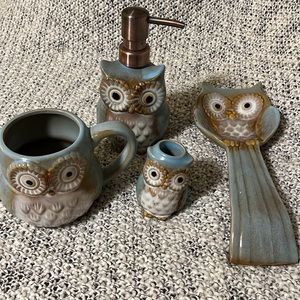 Blue owl, kitchen set